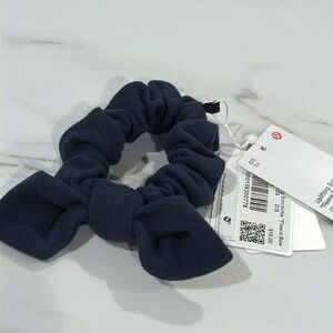 LULULEMON Uplifting Scrunchie Fleece Bow‎ – Shale Blue 💙 NWT